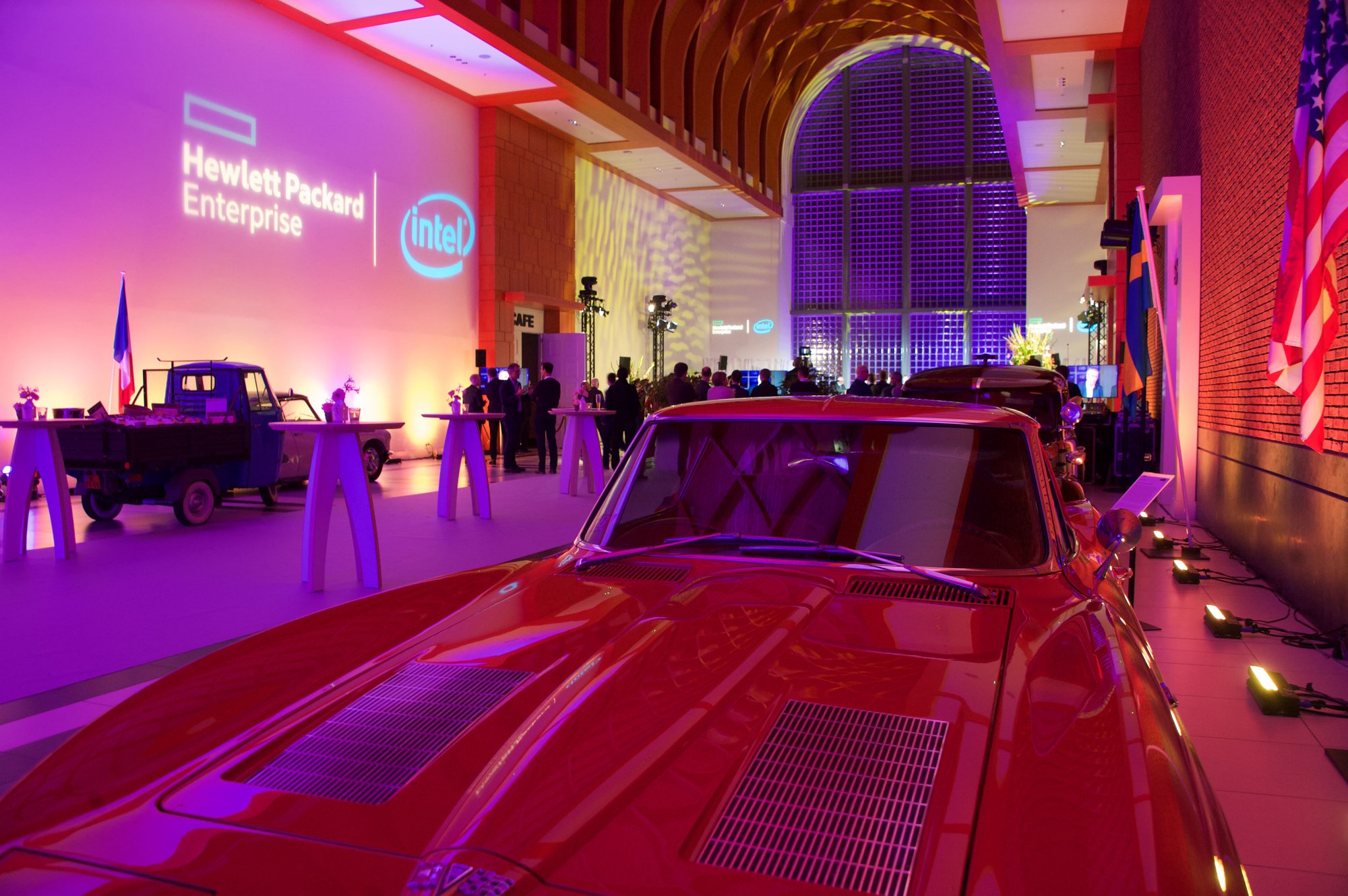Hewlett Packard Enterprise and Intel reception event with branded wall projection, classic cars and live corporate event production by Bano Event Technology